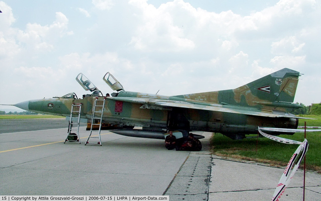 15, 1979 Mikoyan-Gurevich MiG-23UB C/N A1037926, Pápa HUNAF Base Airport