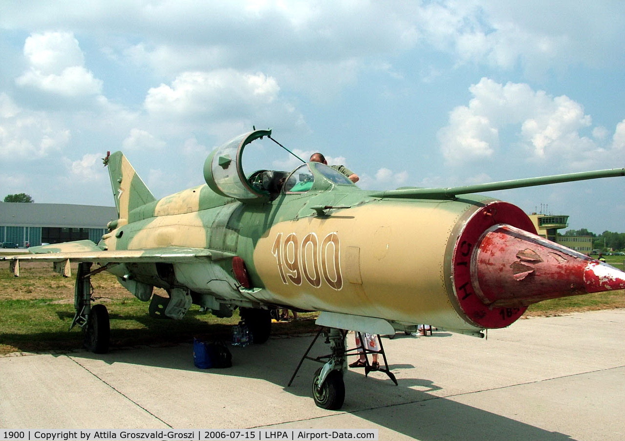 1900, 1978 Mikoyan-Gurevich MiG-21Bis SAU C/N N75061900, Pápa HUNAF Base Airport