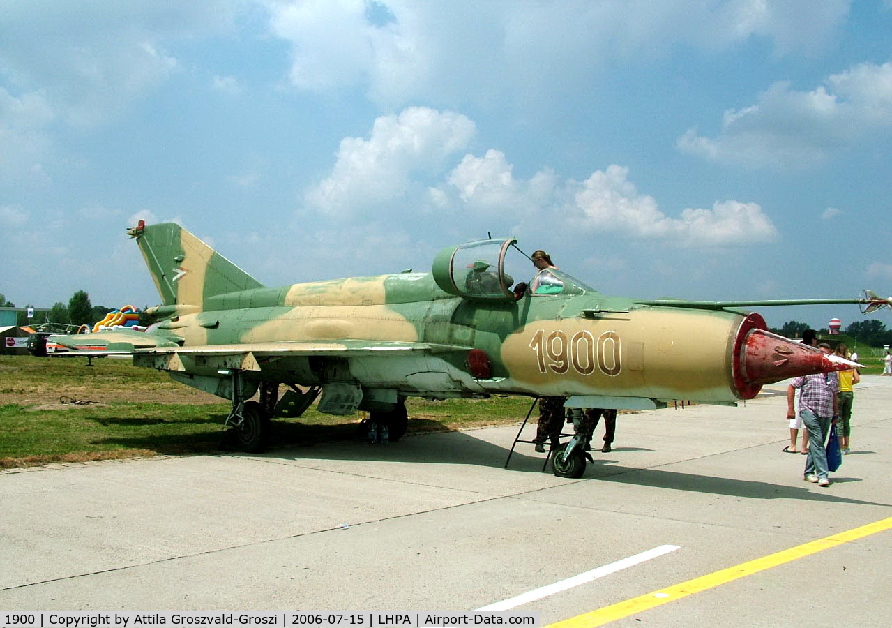 1900, 1978 Mikoyan-Gurevich MiG-21Bis SAU C/N N75061900, Pápa HUNAF Base Airport