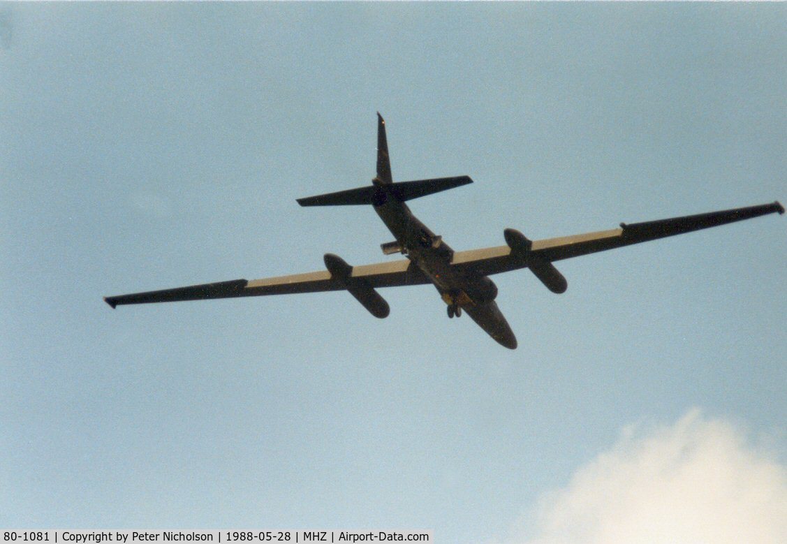 80-1081, 1980 Lockheed U-2S (TR-1A) C/N 081, TR-1A of 95th Reconnaissance Squadron/17th Reconnaissance Wing performing a fly-past at the 1988 Mildenhall Air Fete.