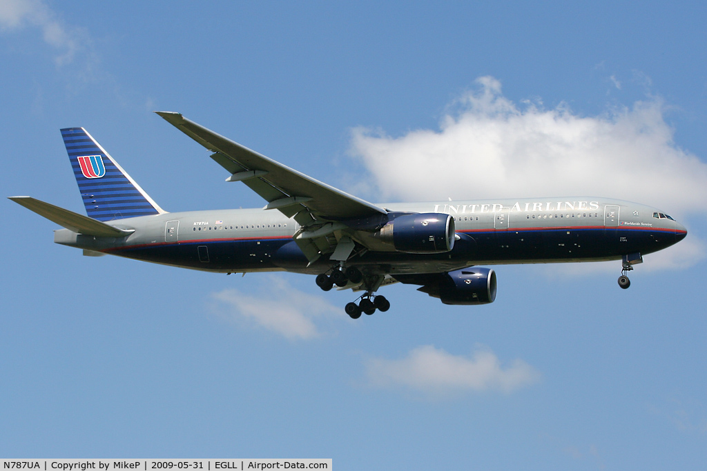 N787UA, 1997 Boeing 777-222 C/N 26939, Short final to 09L at Heathrow.