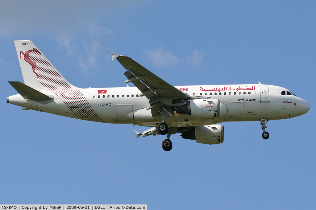 TS-IMO, 2001 Airbus A319-114 C/N 1479, Short final for Runway 09L at Heathrow.