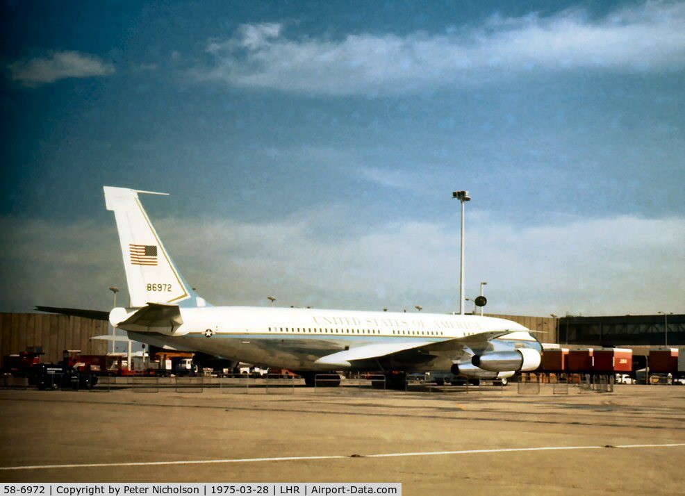 58-6972, 1959 Boeing VC-137B C/N 17927, VC-137B Stratolifter of 89th Military Airlift Wing parked at London Heathrow in March 1975.