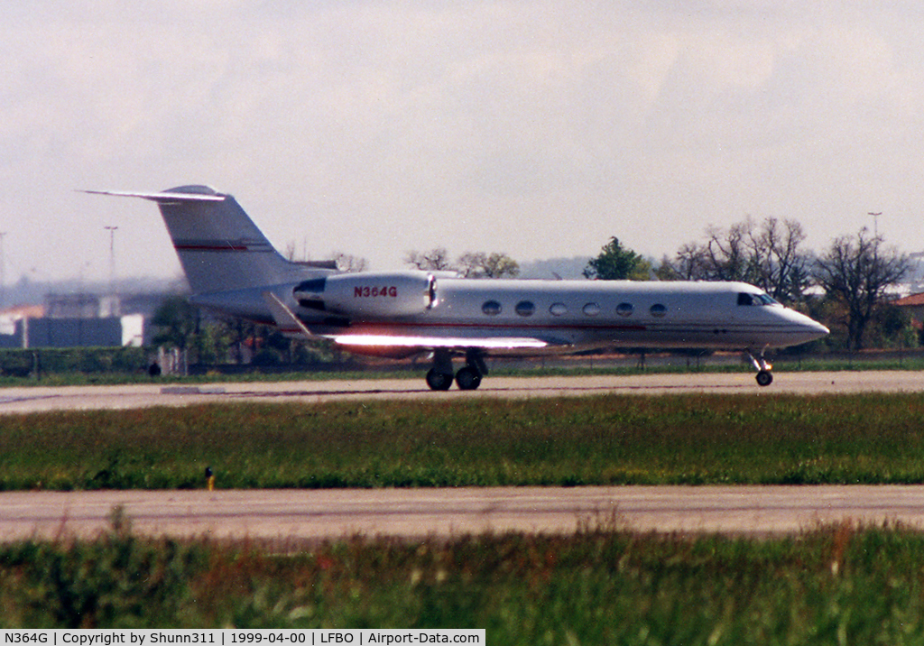 N364G, 1989 Gulfstream Aerospace G-IV C/N 1091, Ready for take off rwy 15L...