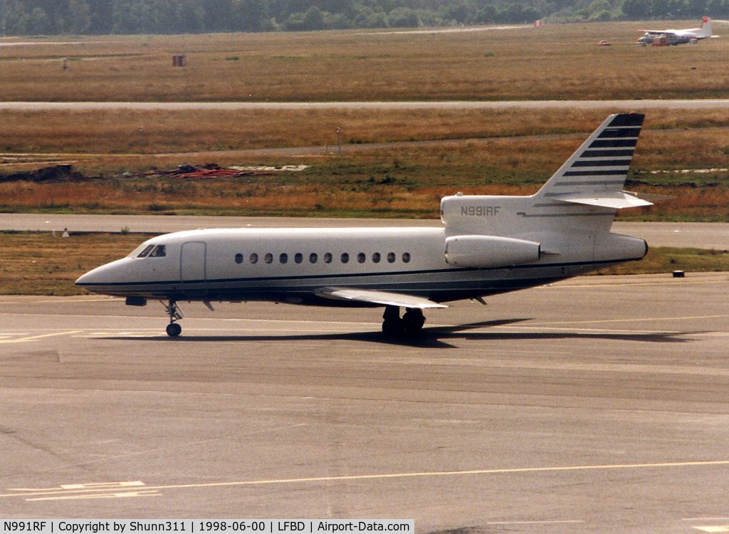 N991RF, 1986 Dassault Falcon 900 C/N 3, Taxiing for departure...