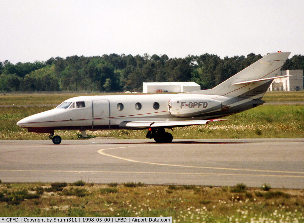 F-GPFD, 1988 Dassault Falcon 10 C/N 221, Taxiing for departure...