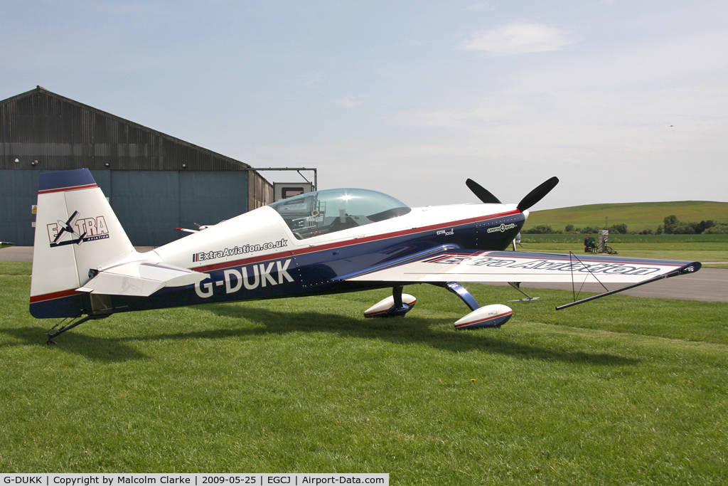 G-DUKK, 2000 Extra EA-300L C/N 125, Extra EA-300L. At Vintage & Veterans Day, Sherburn-in-Elmet, 2009.