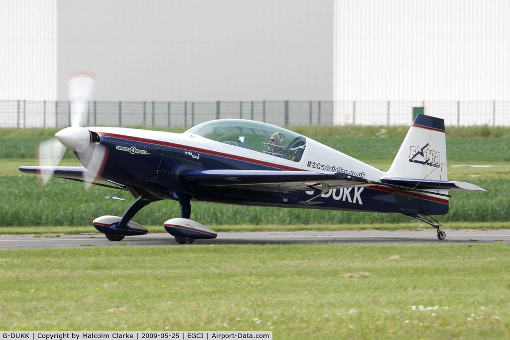 G-DUKK, 2000 Extra EA-300L C/N 125, Extra EA-300L. At Vintage & Veterans Day, Sherburn-in-Elmet, 2009.