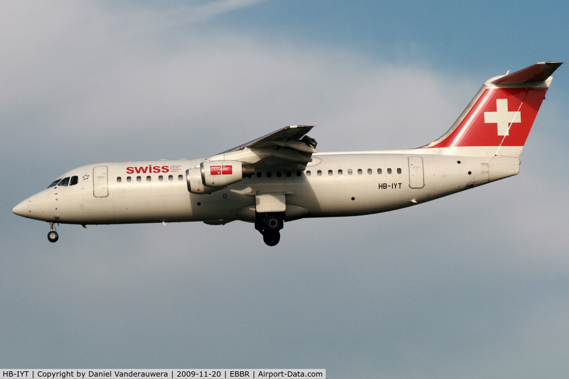 HB-IYT, 2000 British Aerospace Avro 146-RJ100 C/N E3380, Flight LX778 is descending to RWY 25L