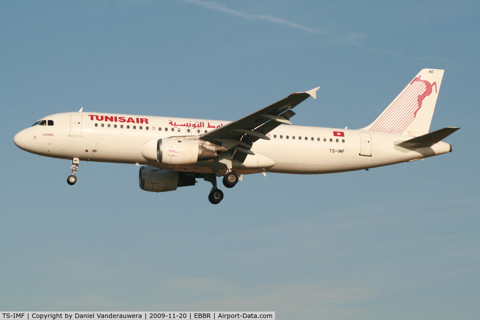 TS-IMF, 1992 Airbus A320-211 C/N 0370, Flight TU788 is descending to RWY 25L
