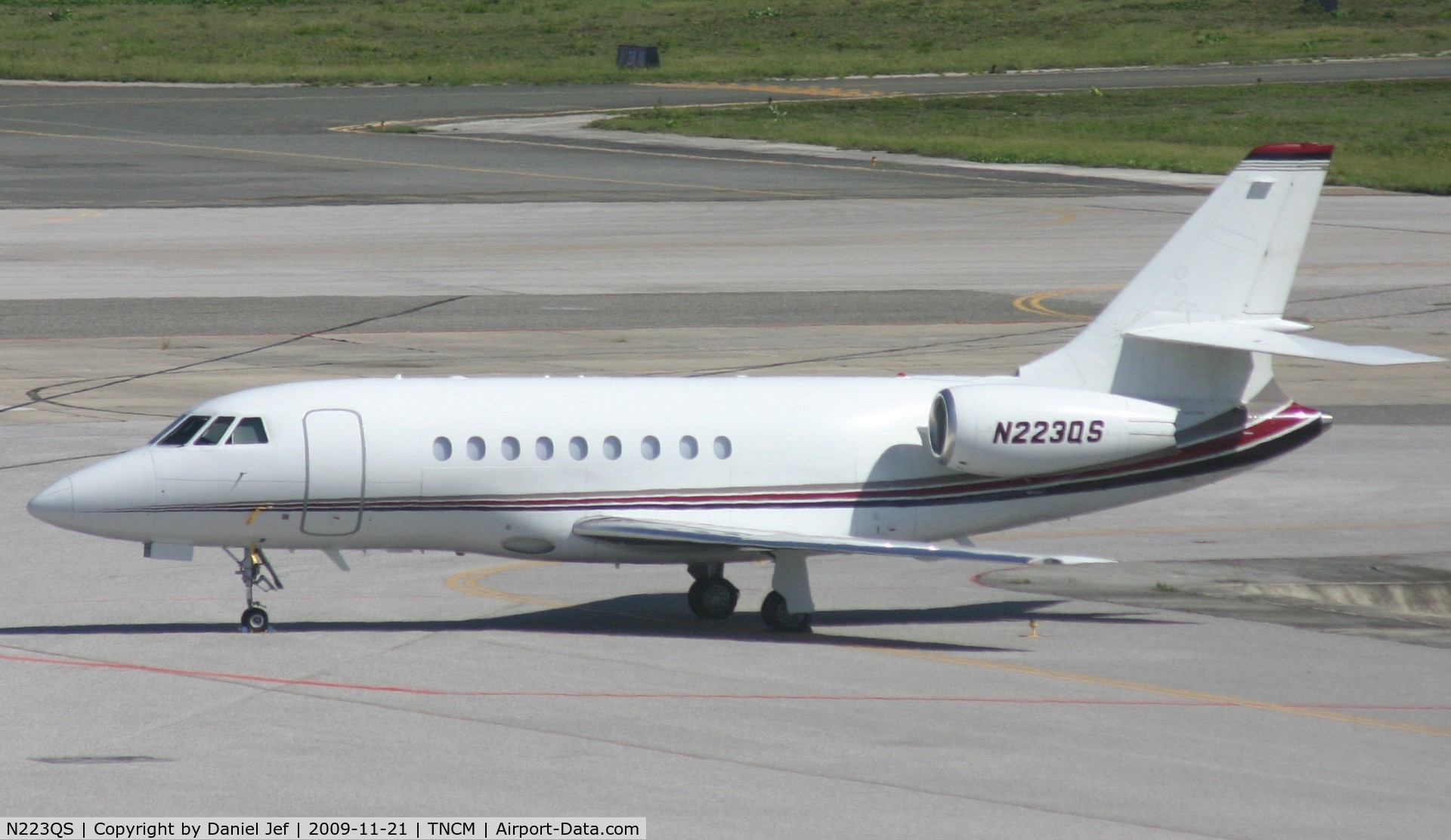 N223QS, 2006 Dassault Falcon 2000EX C/N 86, N223QS park infront of the fuel station