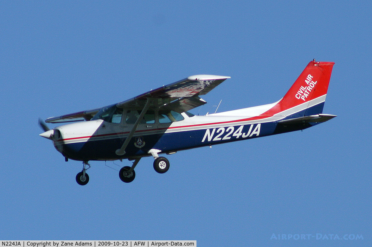 N224JA, 1986 Cessna 172P C/N 17276588, Landing at the 2009 Alliance Fort Worth Airshow