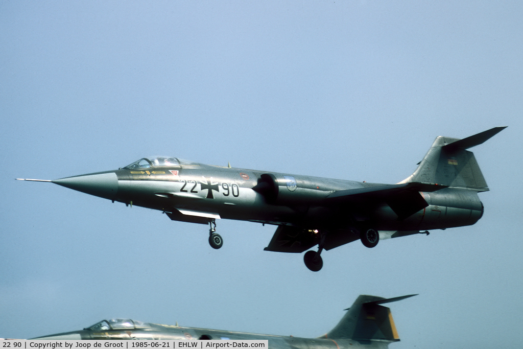 22 90, Lockheed F-104G Starfighter C/N 683-7173, Arrival for the open house at Leeuwarden.