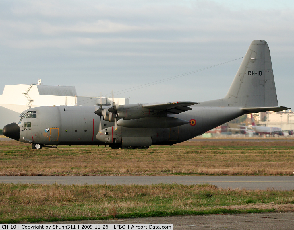 CH-10, 1972 Lockheed C-130H Hercules C/N 382-4481, Taxiing homding point rwy 32R for departure...