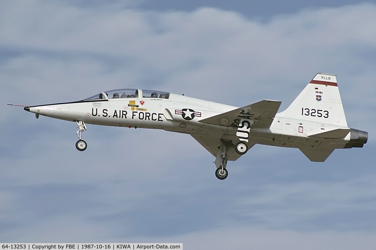 64-13253, 1964 Northrop T-38A Talon C/N N.5682, on final at Williams AFB, went to AMARC as TF0331 Aug 30, 2006.