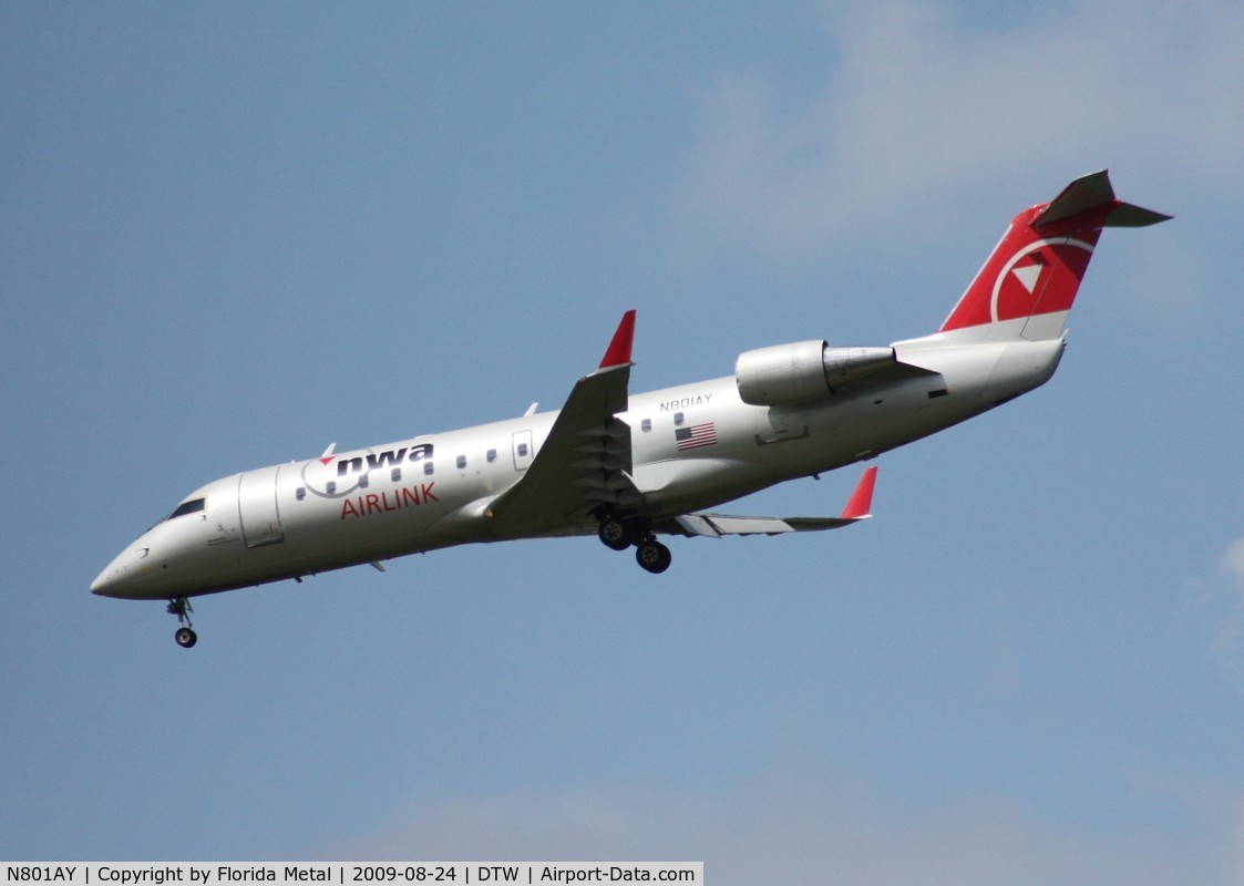 N801AY, 2004 Bombardier CRJ-200ER (CL-600-2B19) C/N 8001, Northwest Airlink CRJ-200