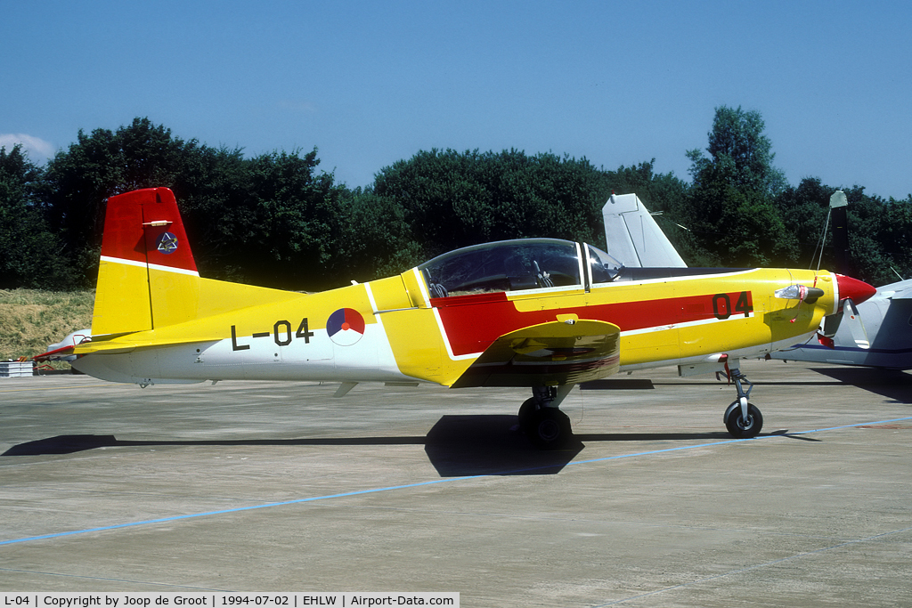 L-04, 1988 Pilatus PC-7 Turbo Trainer C/N 541, On the static show during the 1994 Open House at Leeuwarden.