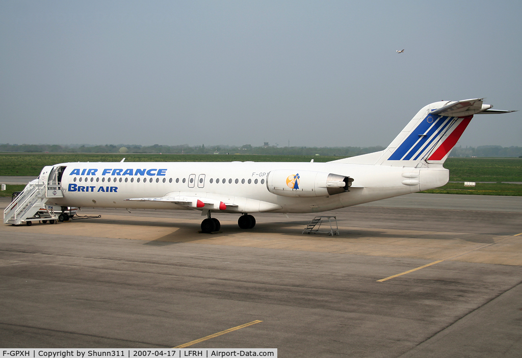 F-GPXH, 1993 Fokker 100 (F-28-0100) C/N 11476, Parked at the terminal...