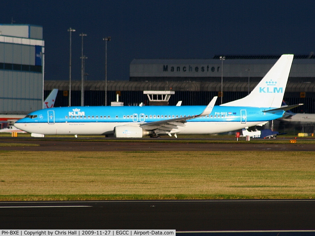 PH-BXE, 2000 Boeing 737-8K2 C/N 29595, KLM B737 arriving on RW 23R as the storm clouds roll in
