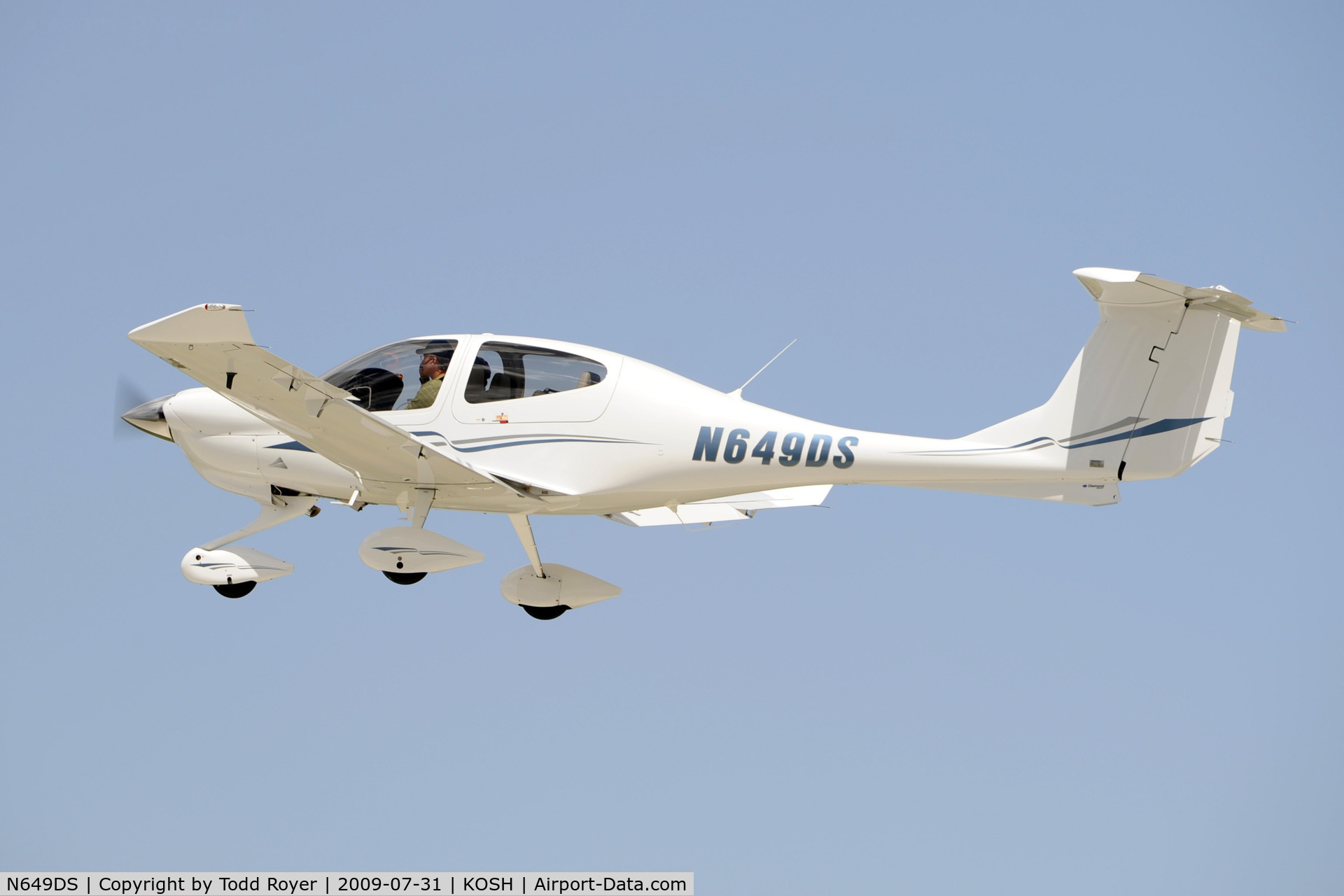 N649DS, 2006 Diamond DA-40 Diamond Star C/N 40.649, EAA AIRVENTURE 2009