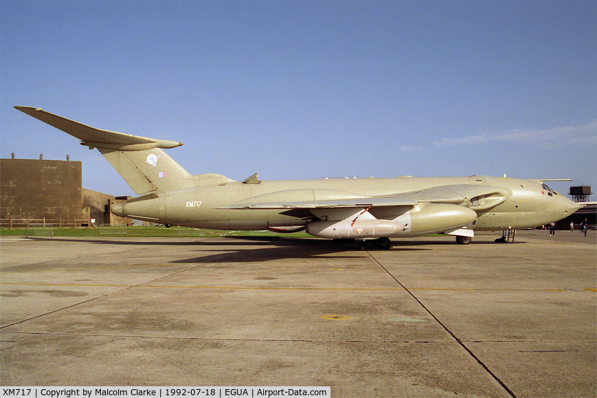 XM717, 1963 Handley Page Victor K.2 C/N HP80/85, Handley Page Victor K2 (HP-80). From RAF No 55 Sqn, Marham and seen at the USAF Open Day, RAF Upper Heyford in 1992.