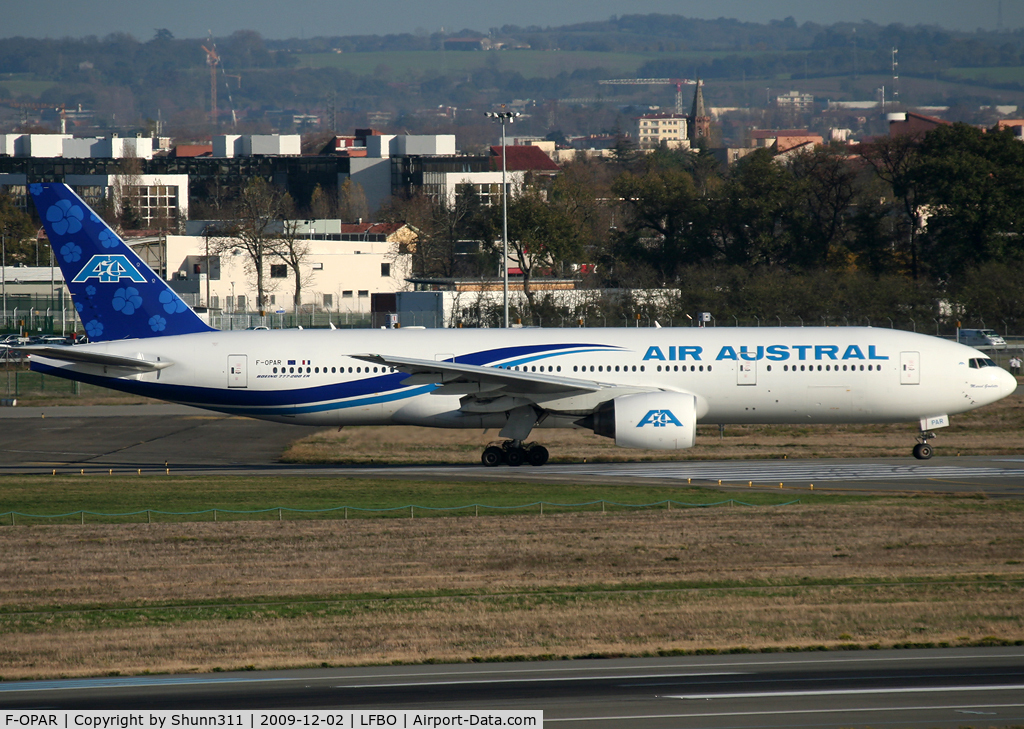 F-OPAR, 1999 Boeing 777-2Q8/ER C/N 29908, Lining up rwy 14L with new livery