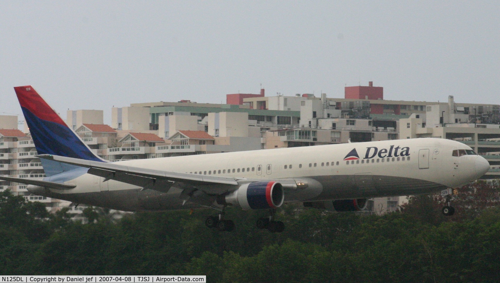 N125DL, 1988 Boeing 767-332 C/N 24075, Delta airlines landing at TJSJ
