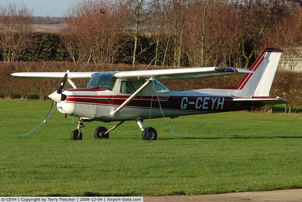 G-CEYH, 1978 Cessna 152 C/N 15282689, Cessna 152 at Meppershall