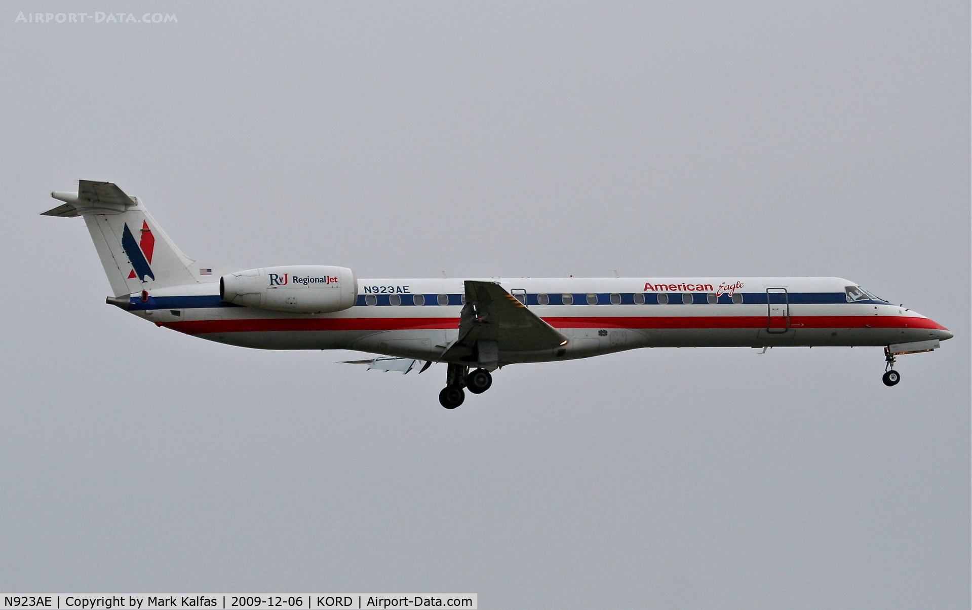 N923AE, 2005 Embraer ERJ-145LR (EMB-145LR) C/N 14500907, American Eagle EMB-145LR, EGF4080 arriving from KSDF on 22R.