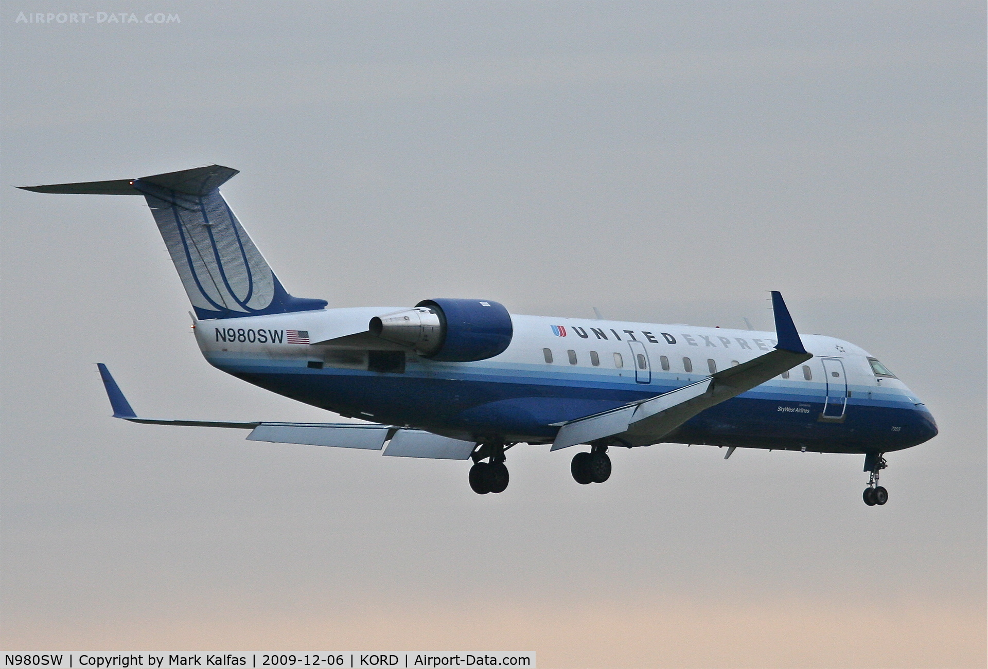 N980SW, 2004 Bombardier CRJ-200ER (CL-600-2B19) C/N 7955, SkyWest Airlines Bombardier CL-600-2B19, SKW6090 arriving from KMLI on 22R.