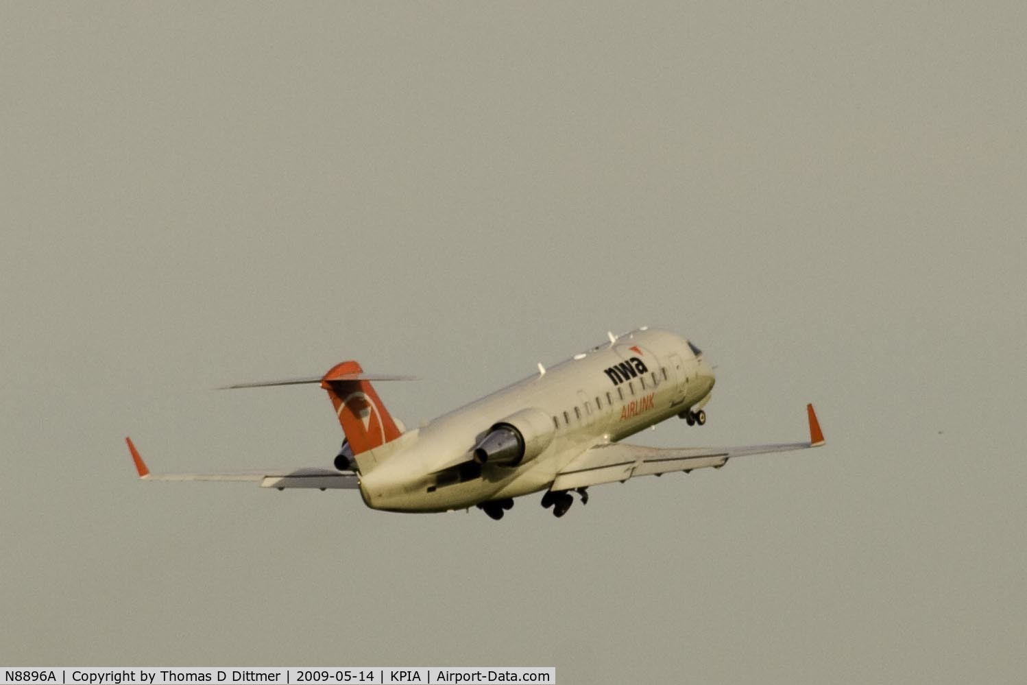 N8896A, 2004 Bombardier CRJ-200LR (CL-600-2B19) C/N 7896, Northwest Airlink (N8896A) climbs to destination