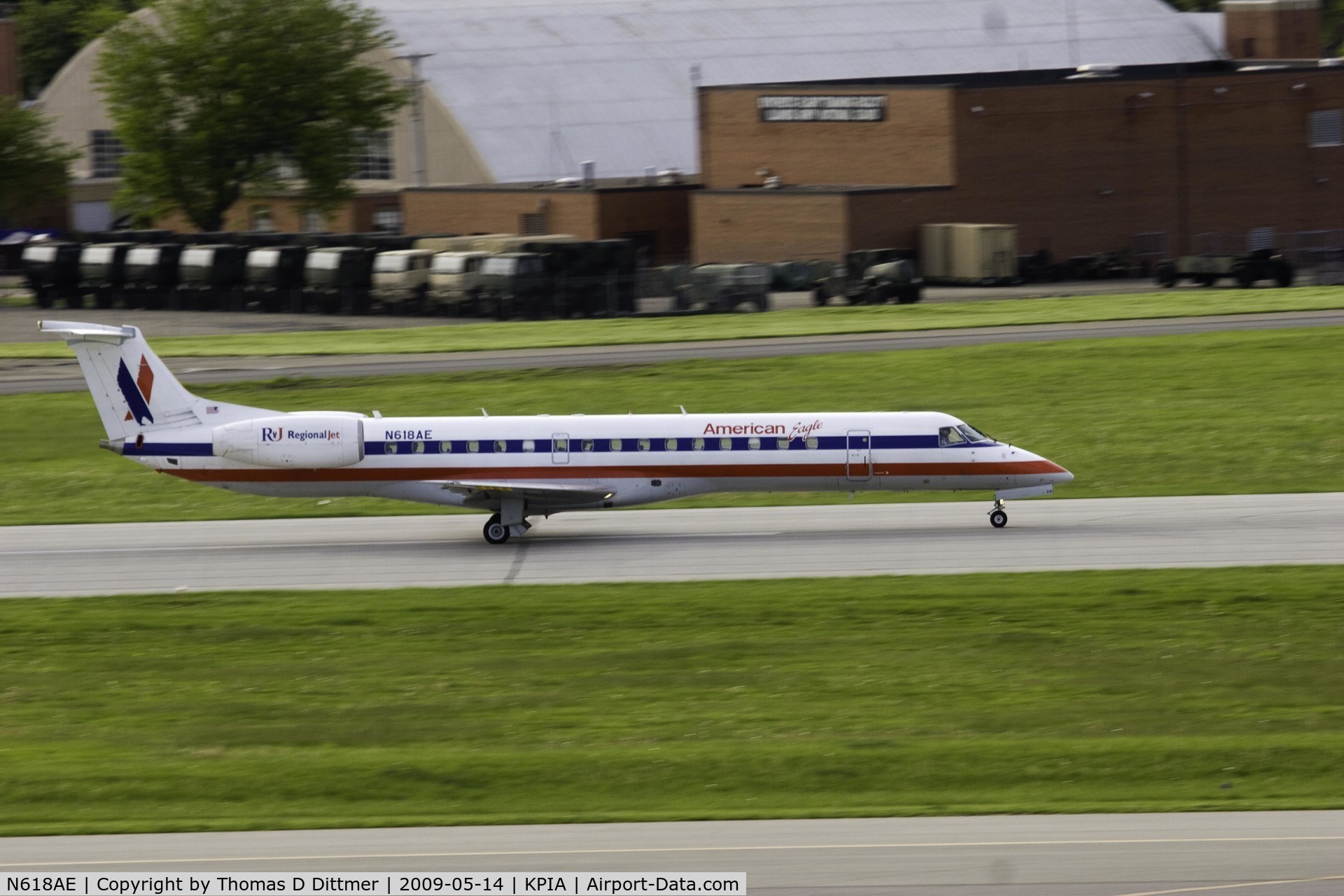 N618AE, 1998 Embraer ERJ-145LR (EMB-145LR) C/N 145097, American Eagle (N618AE) gathering speed for rotation