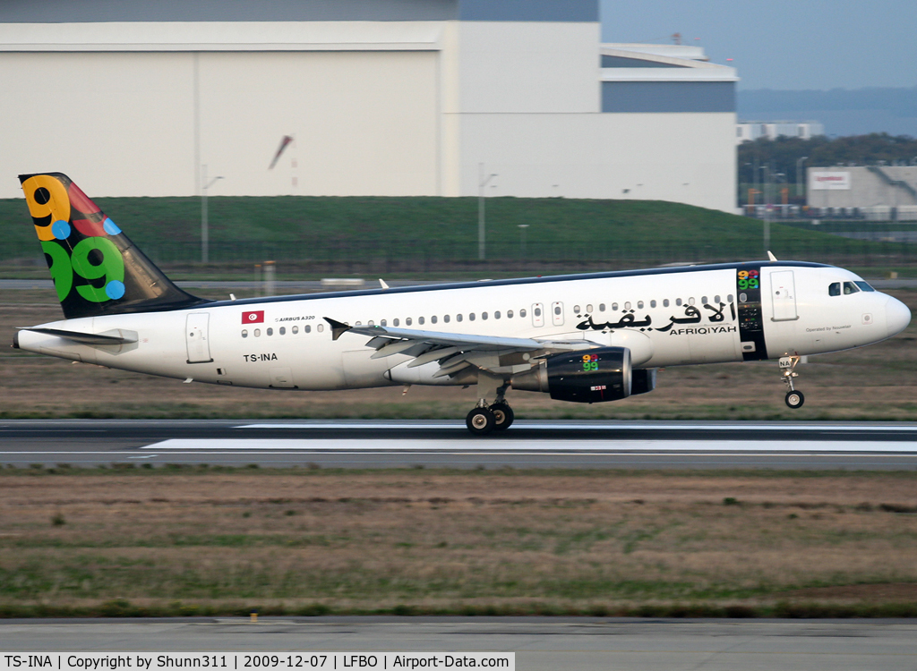 TS-INA, 1999 Airbus A320-214 C/N 1121, Landing rwy 14R... Arabic titles