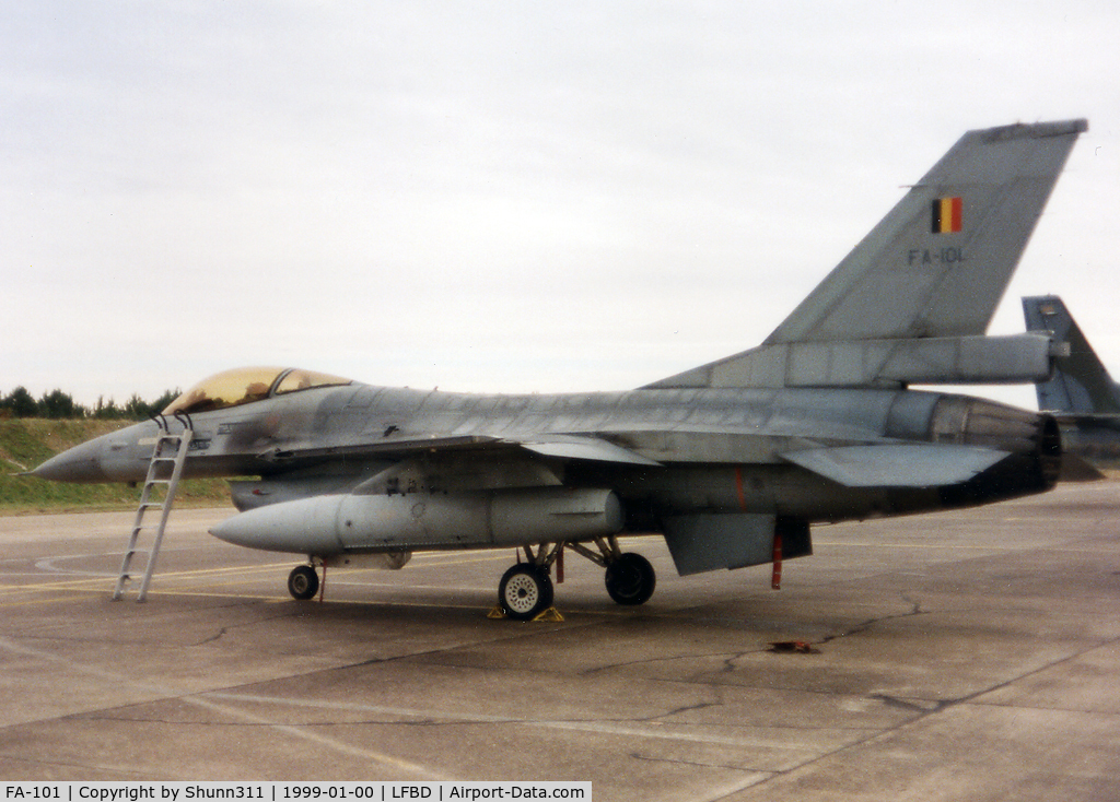FA-101, SABCA F-16AM Fighting Falcon C/N 6H-101, Small stop on BA106... The first time where I could see an F-16