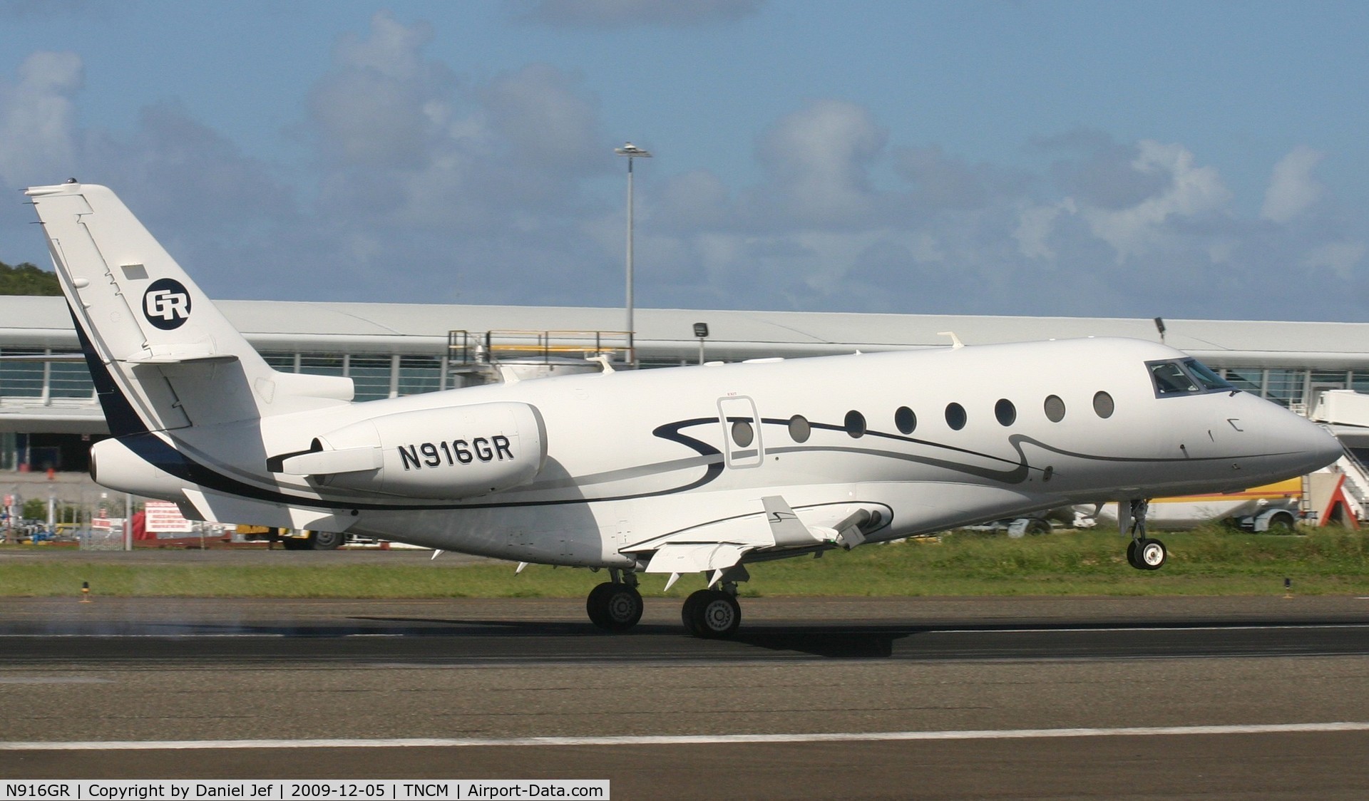 N916GR, 2005 Israel Aircraft Industries Gulfstream 200 C/N 126, N916GR landing at St Maarten