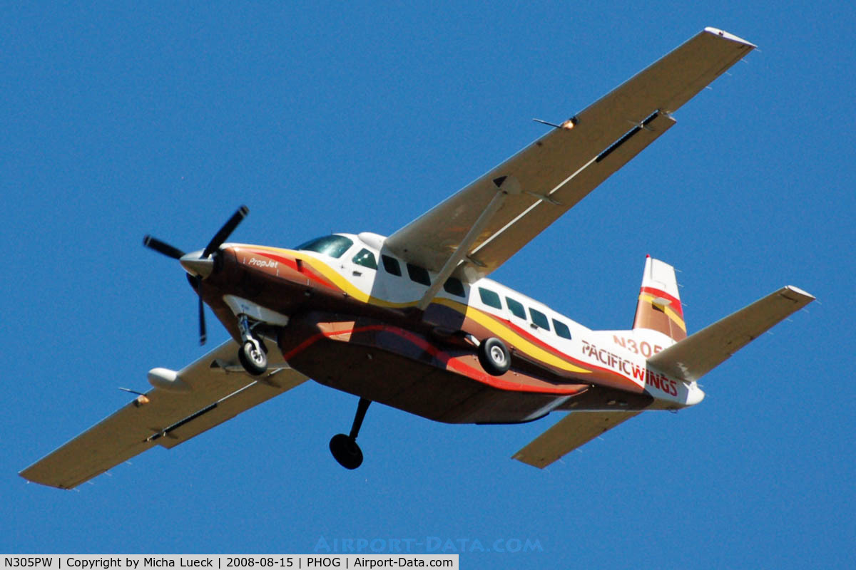 N305PW, 2000 Cessna 208B C/N 208B0828, At Maui