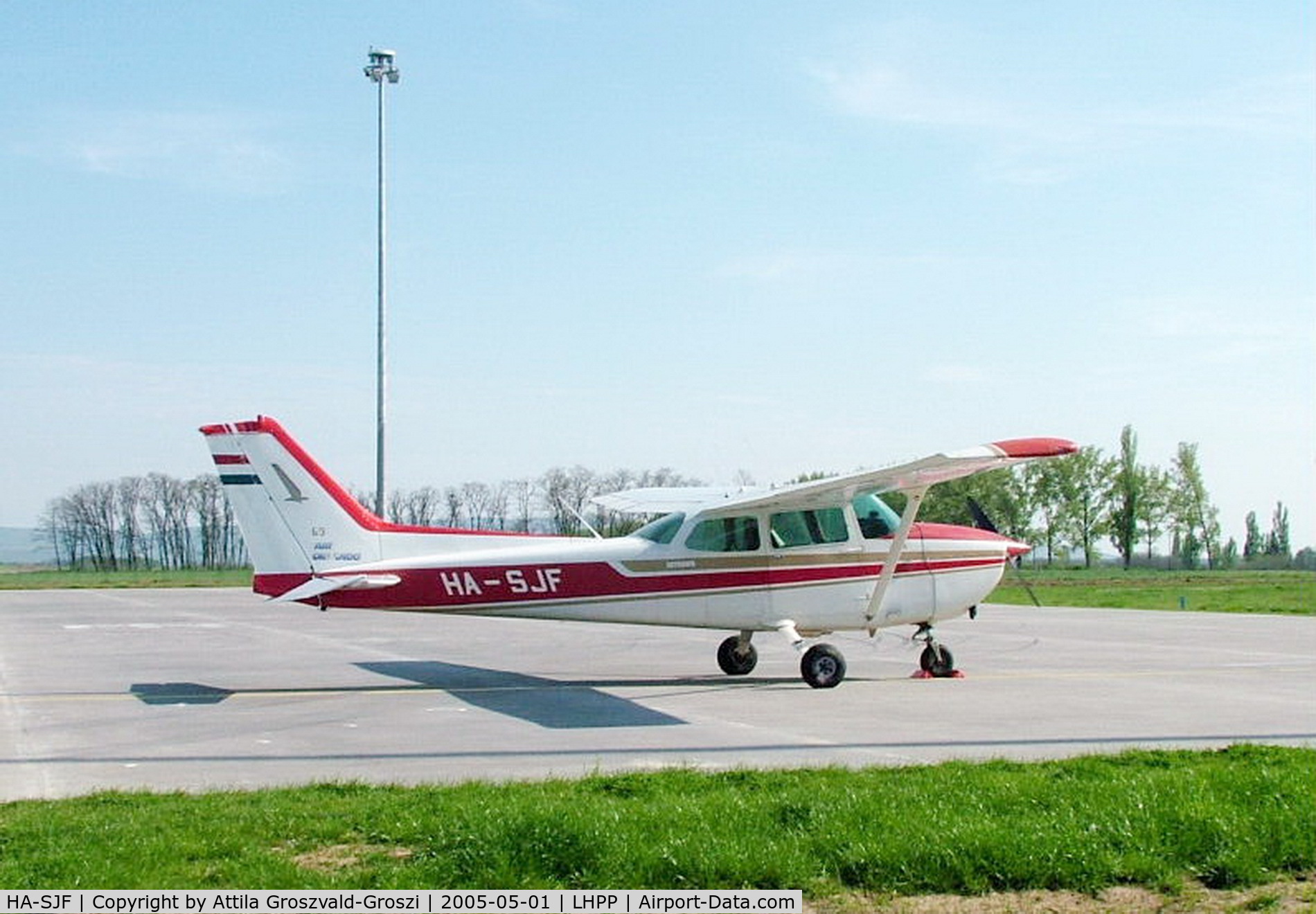 HA-SJF, 1979 Cessna 172N Skyhawk C/N 17273311, Pécs-Pogány airport