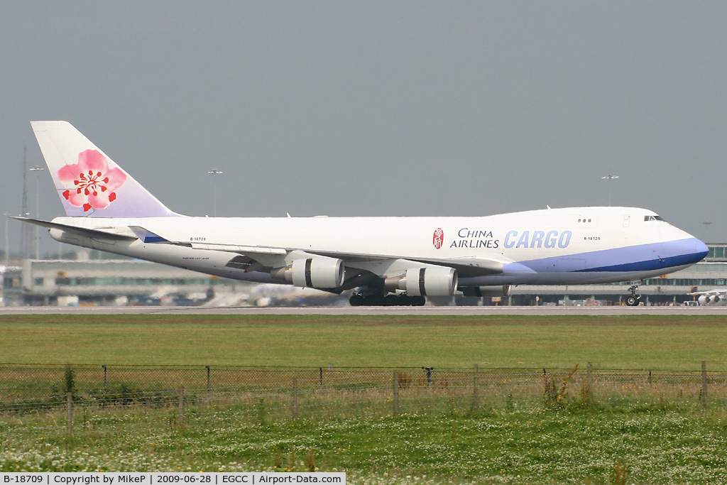 B-18709, 2002 Boeing 747-409F/SCD C/N 30766, Braking on arrival on 05L at Manchester.