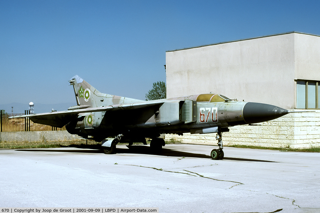 670, 1978 Mikoyan-Gurevich MiG-23MF C/N 11512/0390213670, Preserved in the Krumovo museum