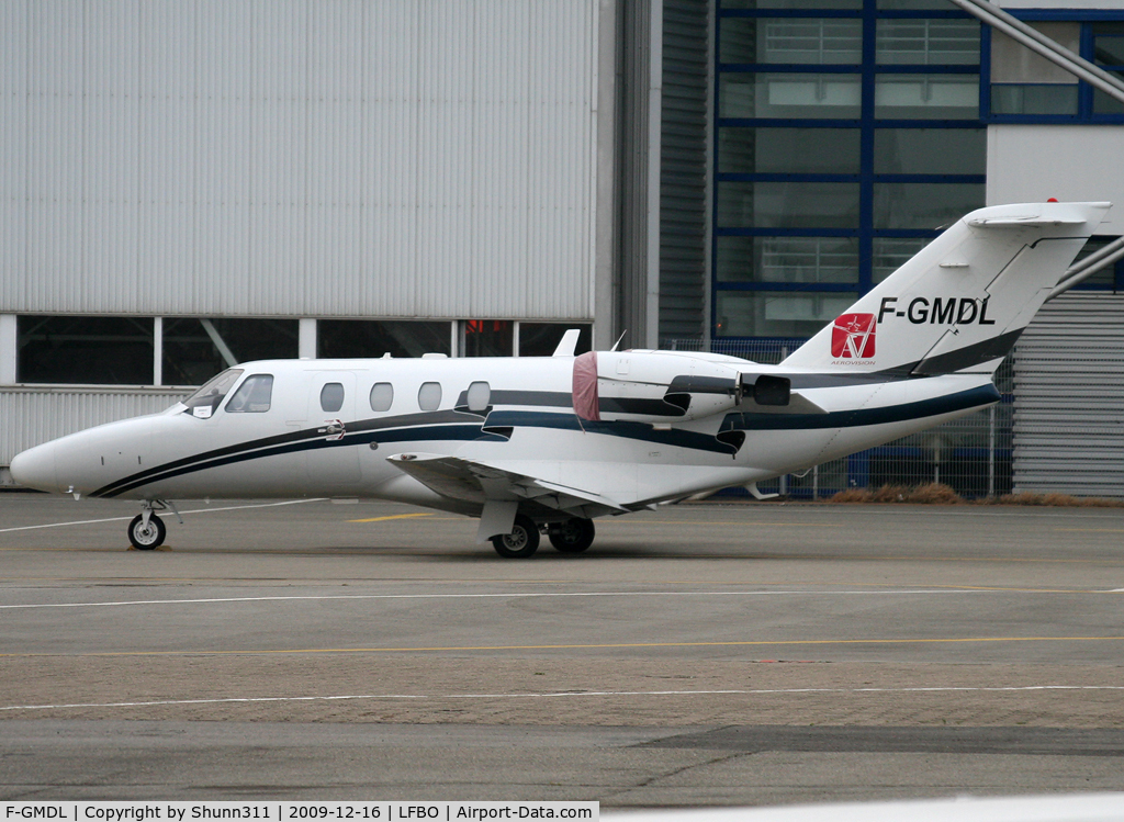 F-GMDL, 2000 Cessna 525 CitationJet CJ1 C/N 525-0400, Parked... Now with Aerovision logo