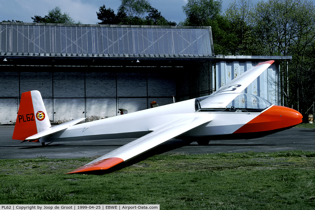 PL62, 1969 Schleicher ASK-13 C/N 13166, Classic glider of the Belgian air cadets. These heve been replaced by more modern aircraft since.
