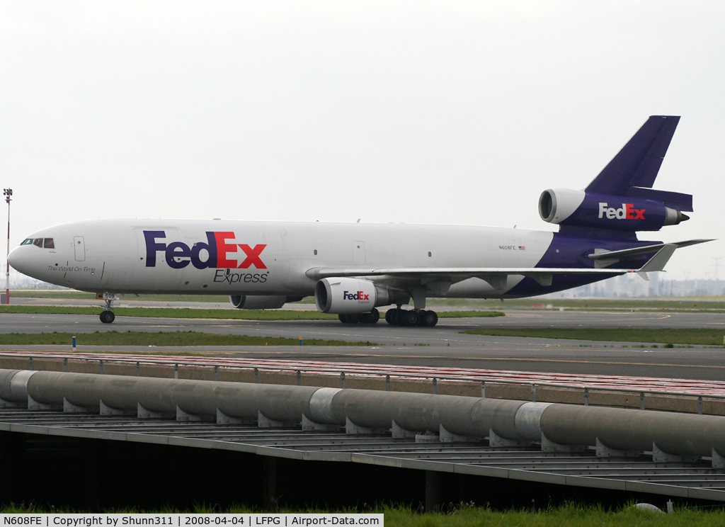 N608FE, 1992 McDonnell Douglas MD-11F C/N 48548, Taxiing to the Cargo area