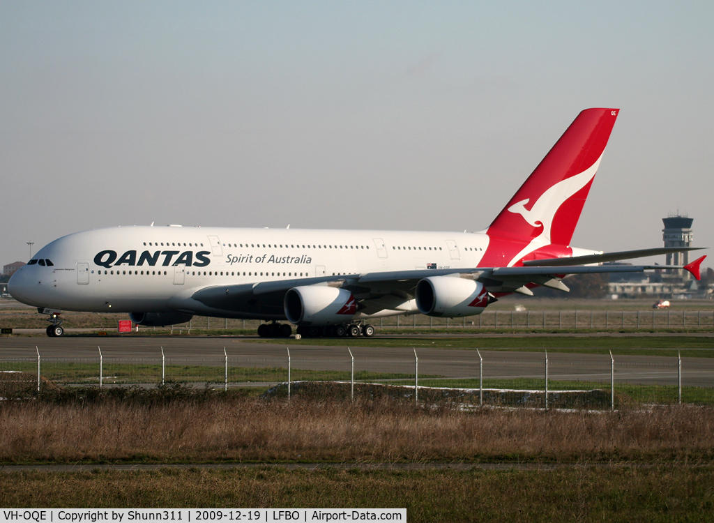 VH-OQE, 2009 Airbus A380-842 C/N 027, Delivery day...