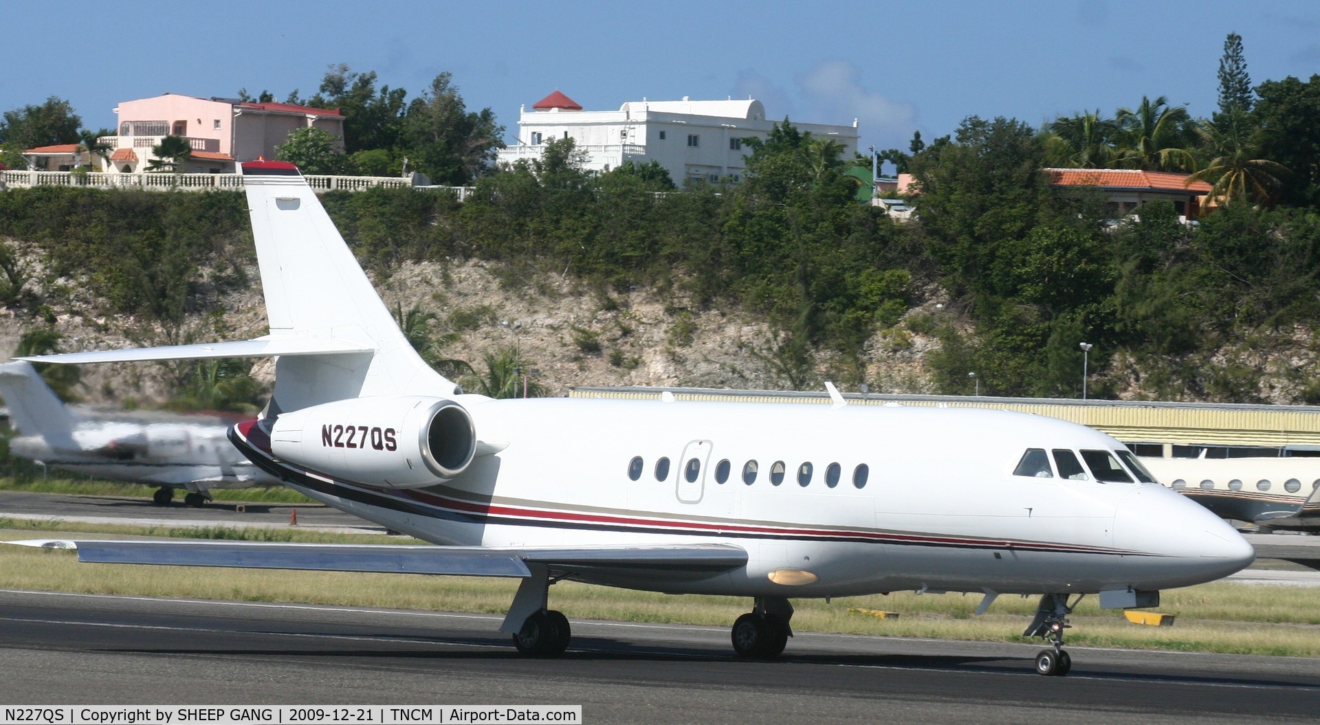 N227QS, 2000 Dassault Falcon 2000 C/N 127, N227QS departing runway 10