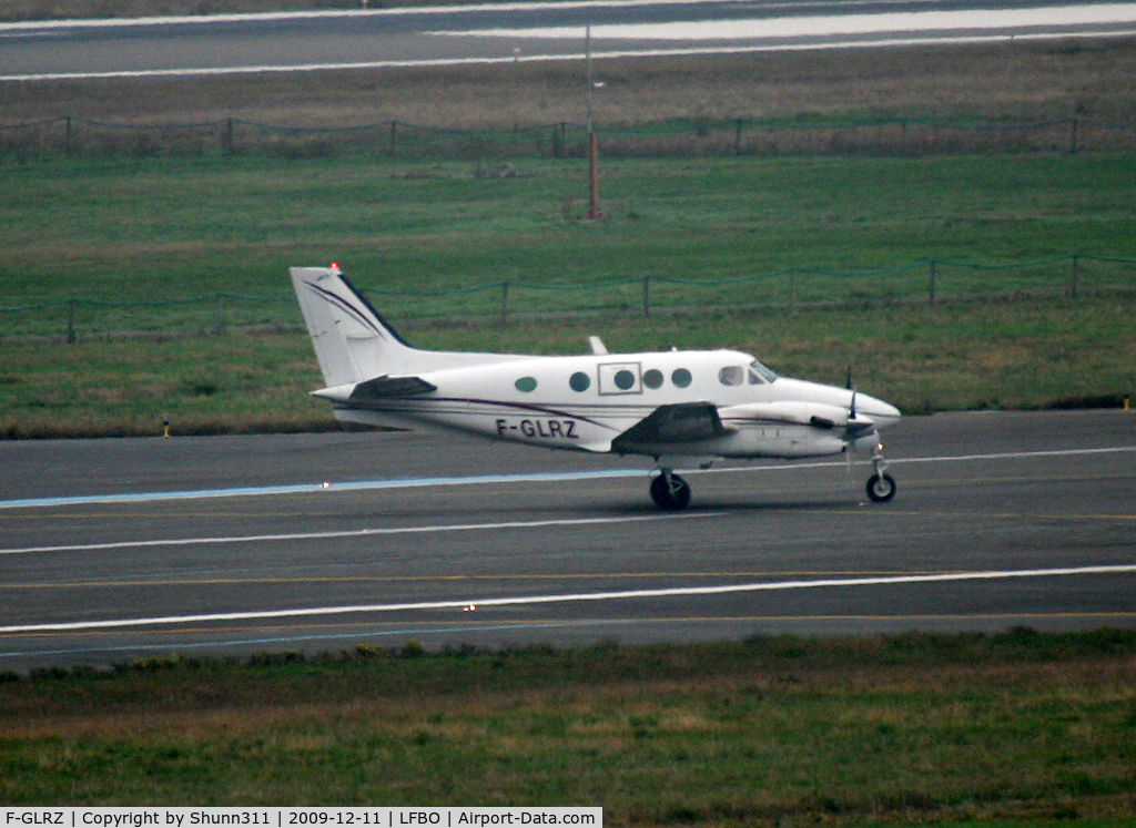F-GLRZ, Beech C90A King Air C/N LJ-1296, Lining up rwy 14L for departure...