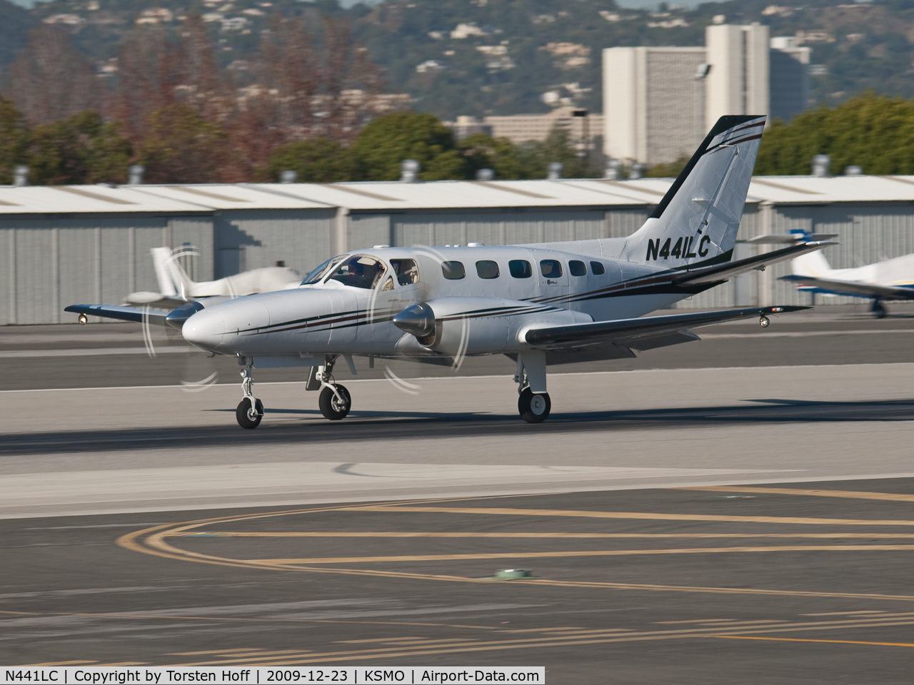 N441LC, 1978 Cessna 441 Conquest II C/N 441-0035, N441LC departing from RWY 21