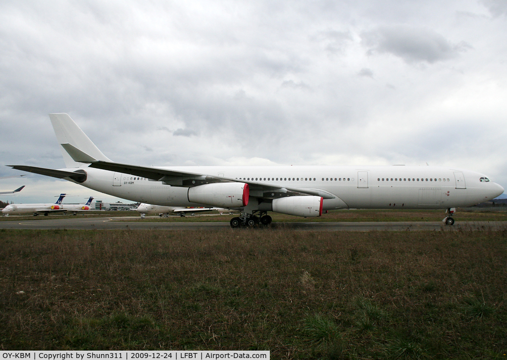 OY-KBM, 2002 Airbus A340-313X C/N 450, Stored in all white...