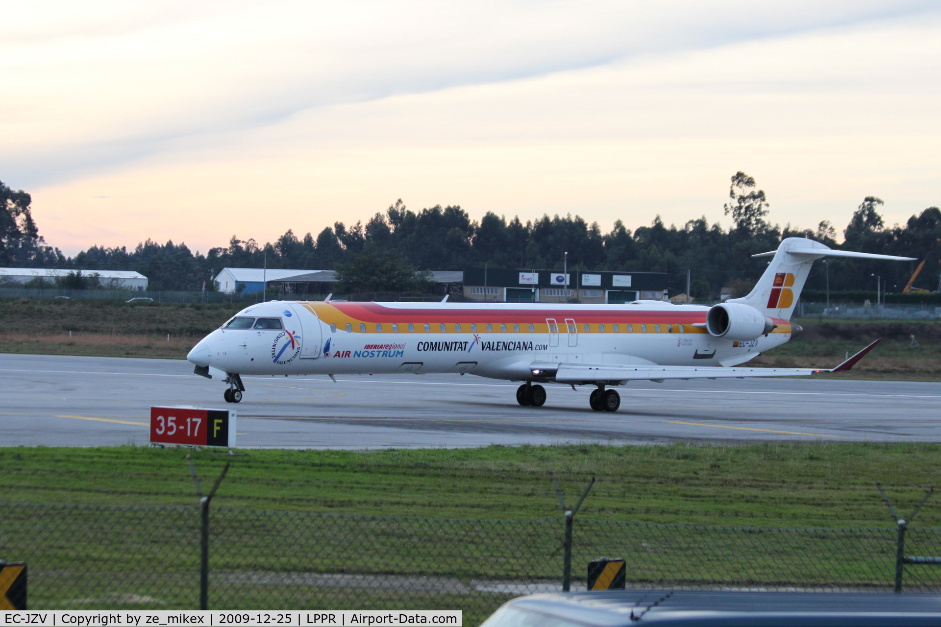 EC-JZV, 2007 Bombardier CRJ-900 (CL-600-2D24) C/N 15117, Taxing to park . Christmas day Oporto airport Portugal