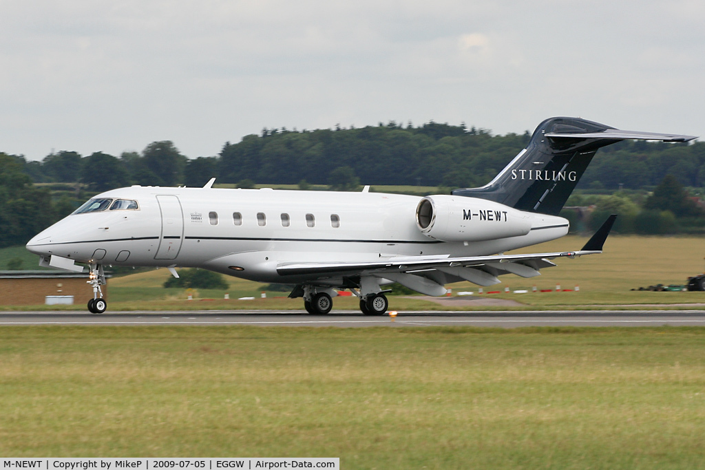 M-NEWT, 2007 Bombardier Challenger 300 (BD-100-1A10) C/N 20151, Arriving on Runway 26.