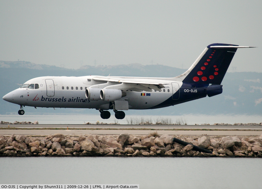 OO-DJS, 1996 British Aerospace Avro 146-RJ85 C/N E.2292, Landing rwy 13L